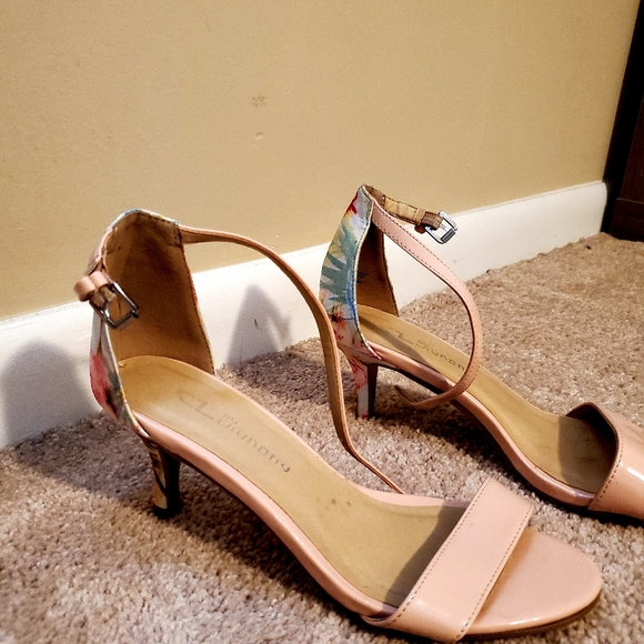 Sandals - Picture 2 of 3